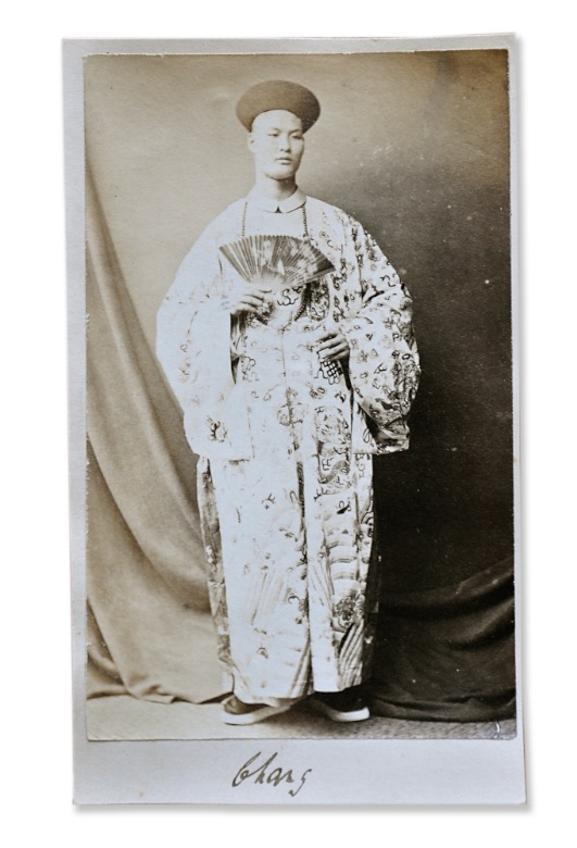 [CHANG, THE GIANT (CHANG WOO GOW)]. -  [Carte de visite photo of the Chinese Giant in Bournemouth] ca 1875.