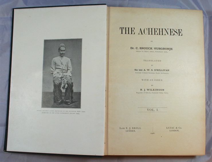 HURGRONJE, CHRISTIAN SNOUCK: -  The Achehnese, translated by A.W.S. O'Sullivan. Two volumes. Leiden, E.J. Brill, 1906.